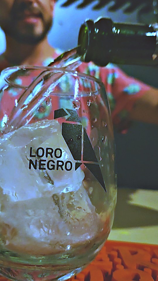 Aperol spritz en copa de Loro Negro